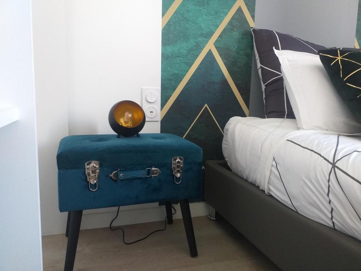 Les Volets Bleus - Deux Appartements Et Un Studio, Jardin ブールジュ エクステリア 写真