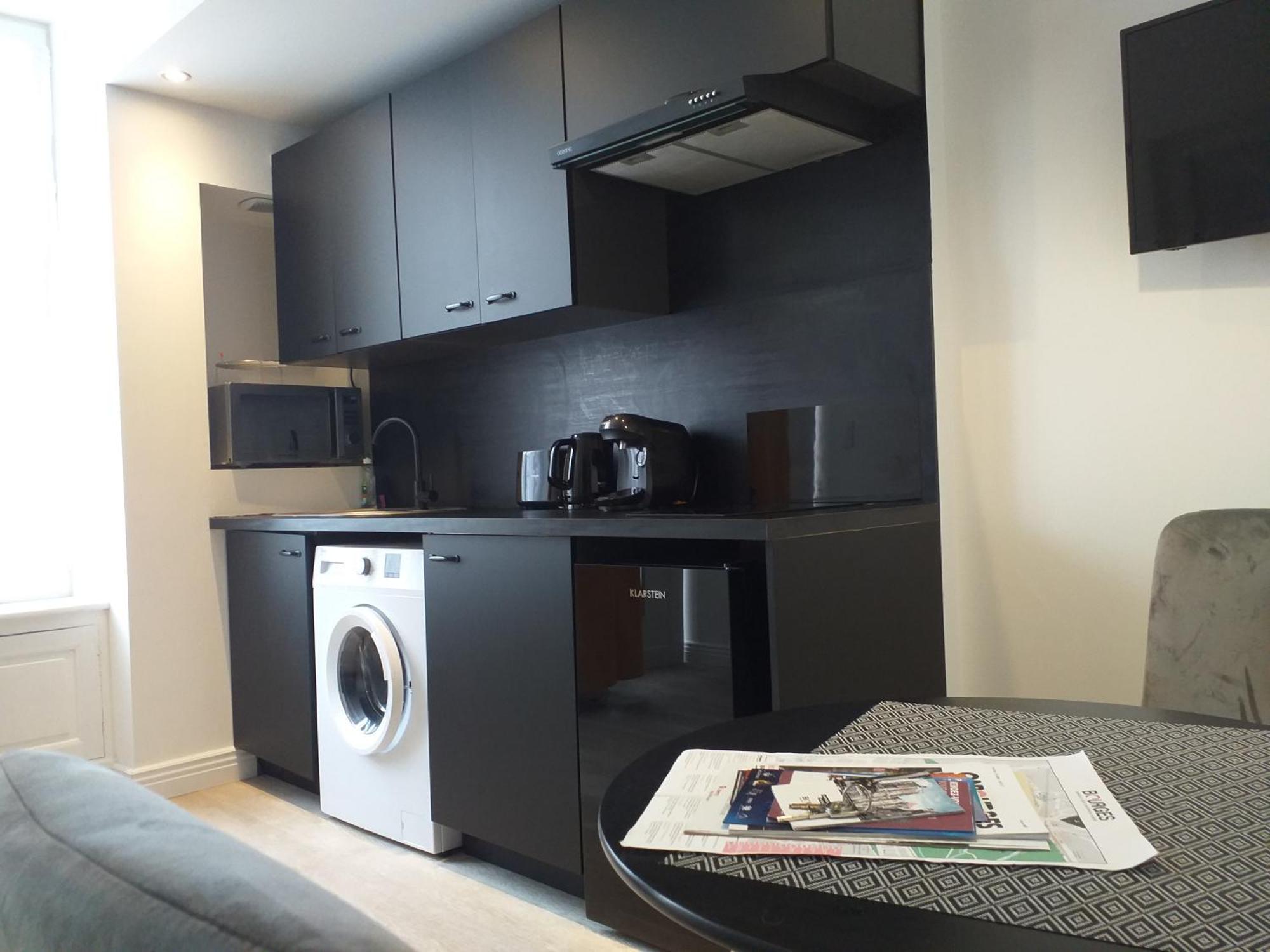 Les Volets Bleus - Deux Appartements Et Un Studio, Jardin ブールジュ 部屋 写真